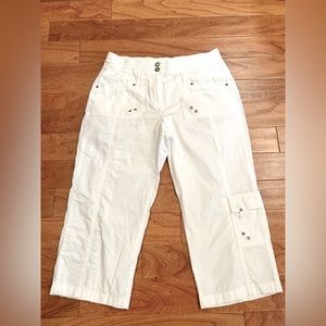 ☘️Chico’s white capri size 8